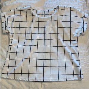 Black and white top with zipper closure on back!